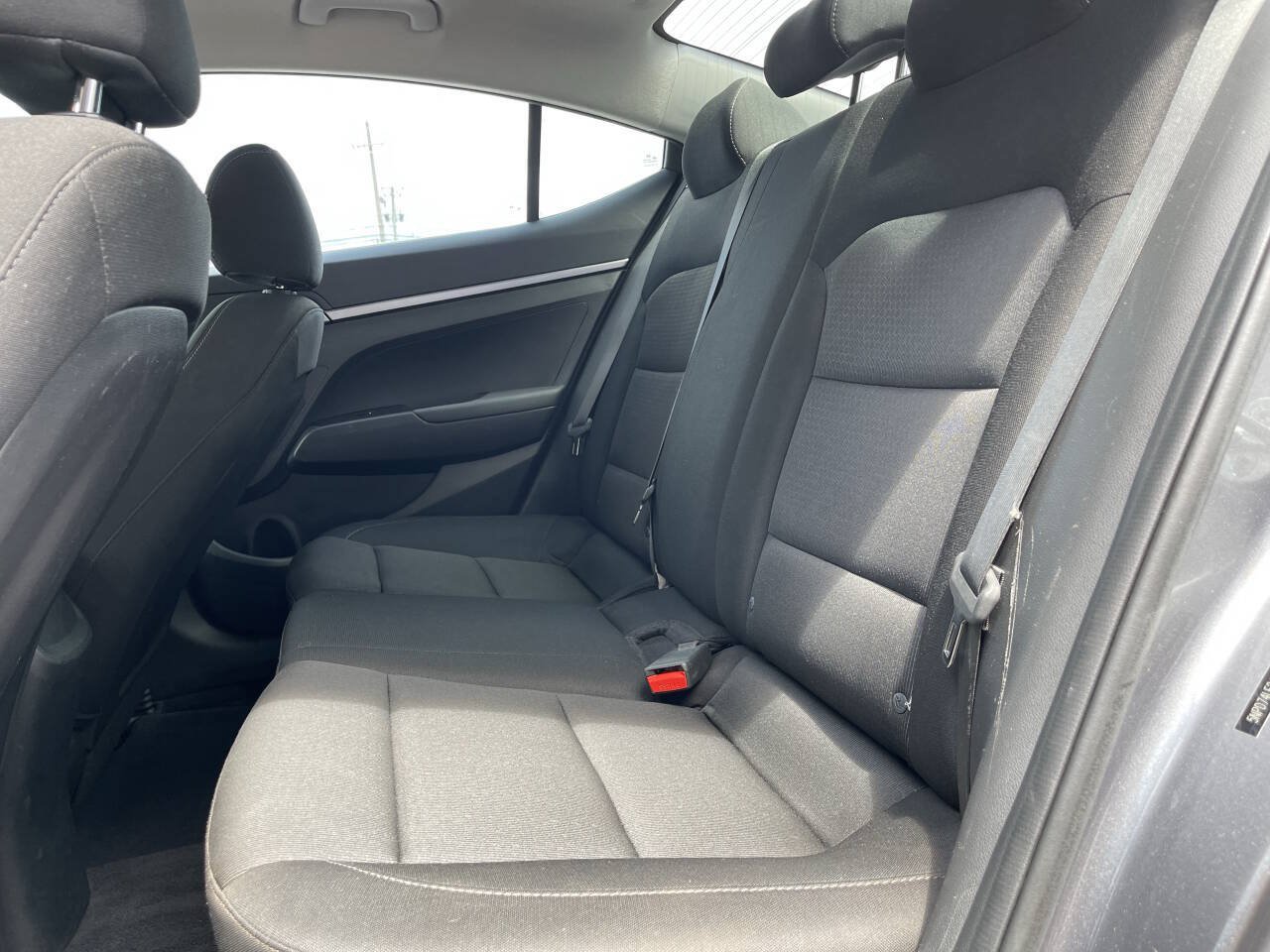 Used 2018 Hyundai Elantra SE FWD image 9