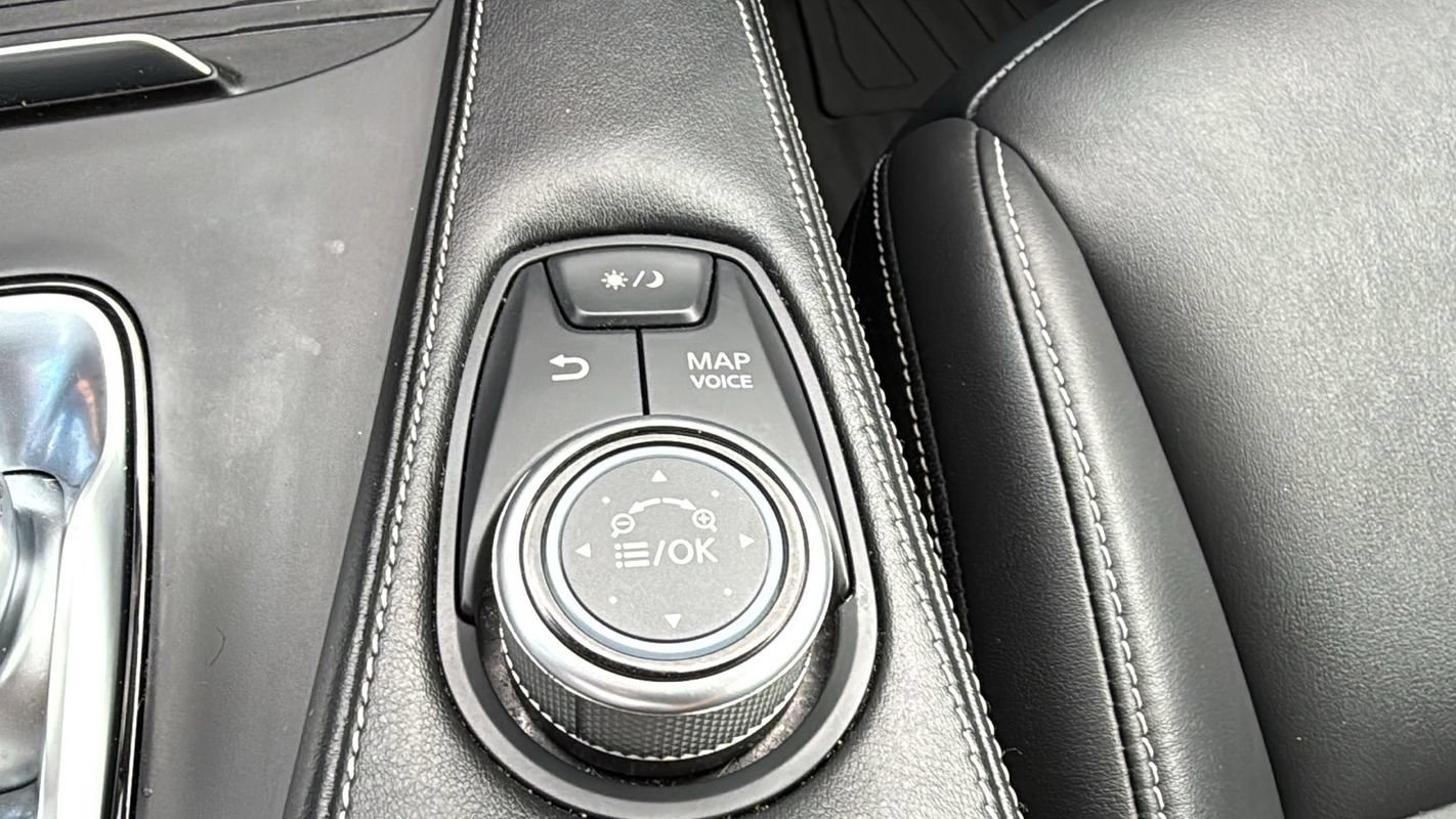 Used 2019 INFINITI QX50 Luxe w/ Navigation Package AWD/4WD image 27