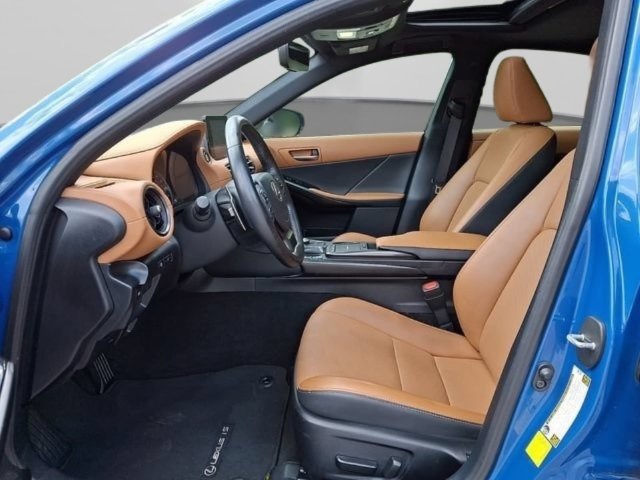 Used 2023 Lexus IS 300 w/ Comfort Package RWD image 16