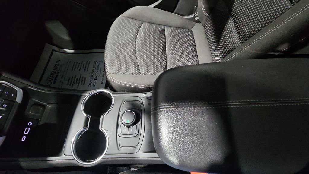 Used 2024 GMC Terrain SLE image 25