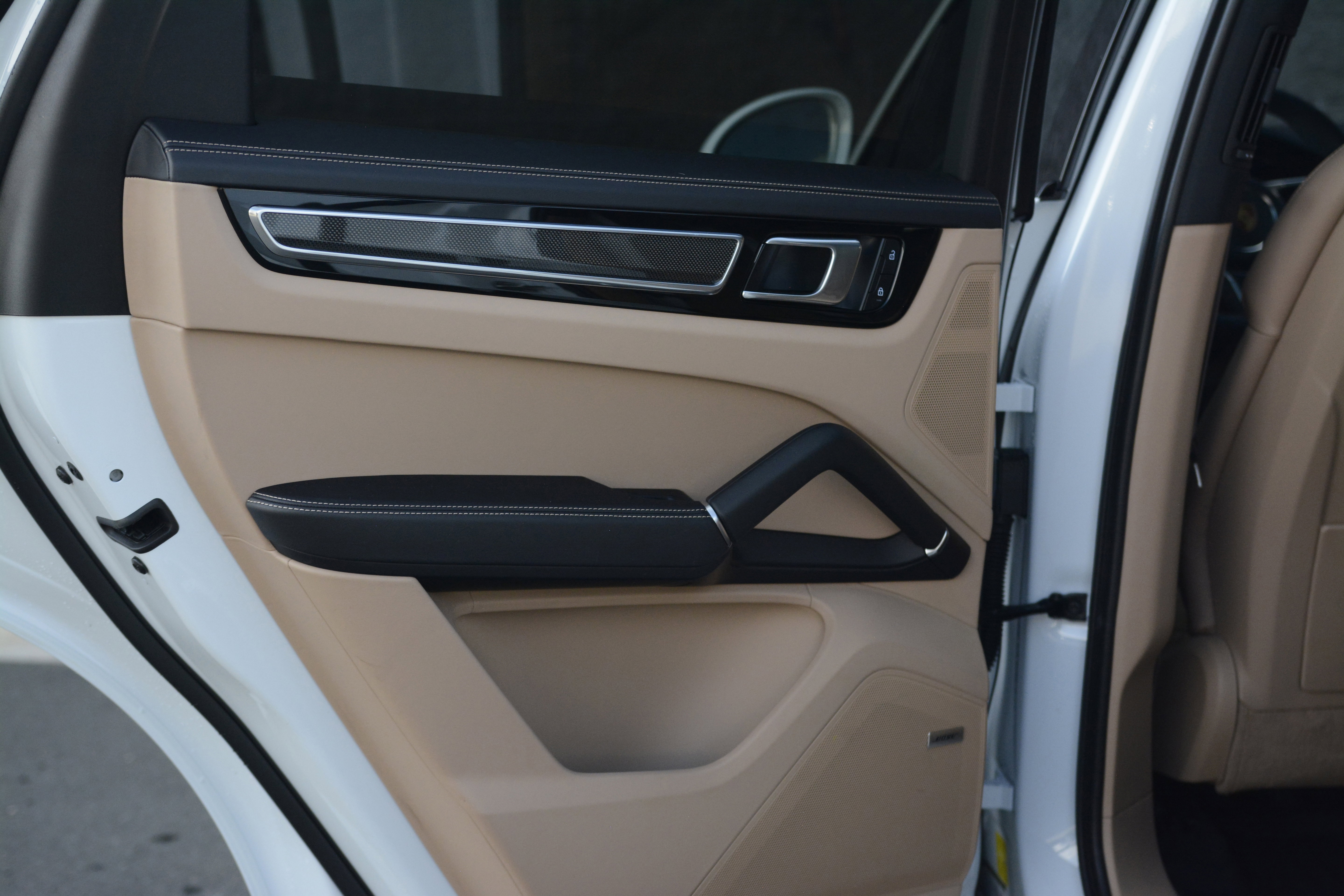 Certified 2023 Porsche Cayenne S Platinum image 30