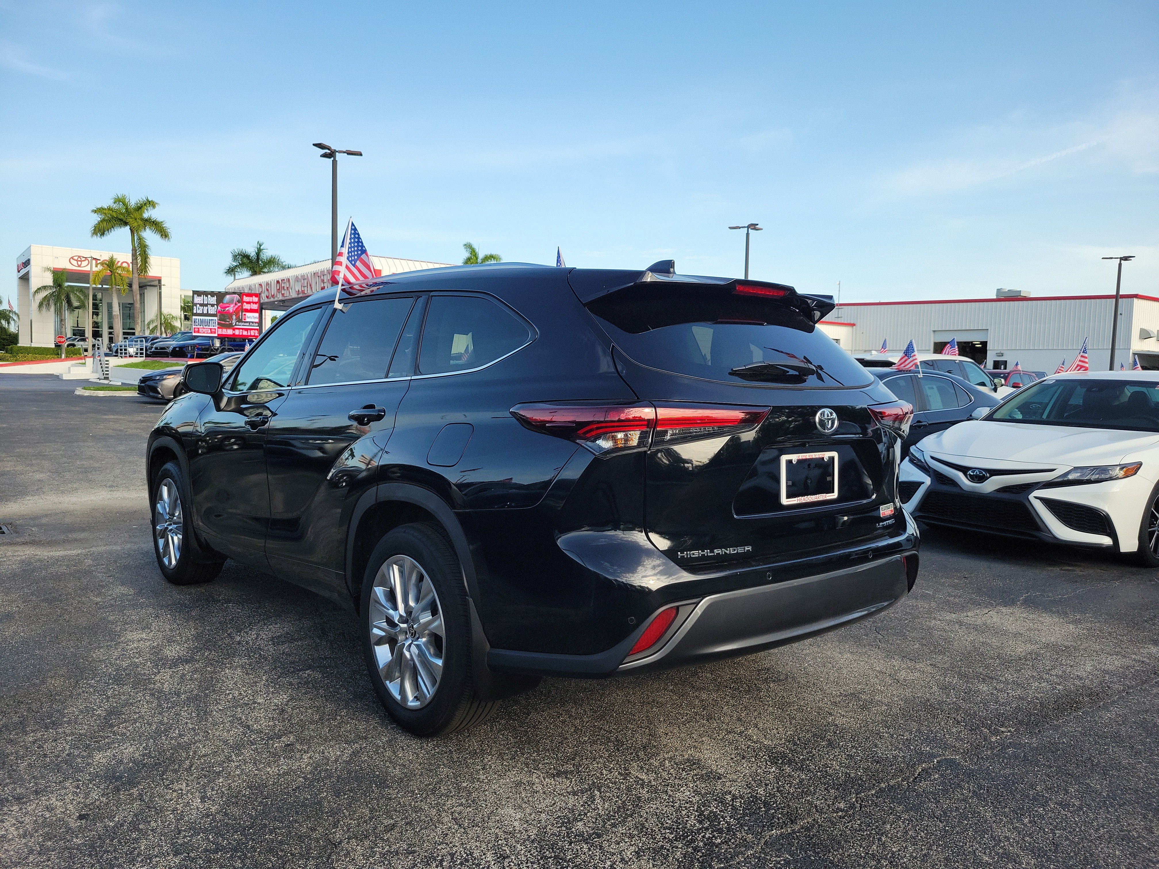 Used 2025 Toyota Highlander Limited FWD image 7