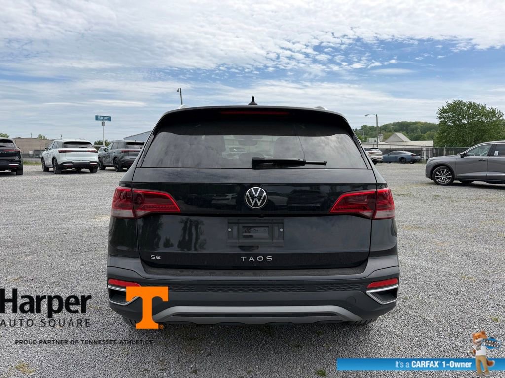Used 2023 Volkswagen Taos SE w/ Panoramic Sunroof Package image 4
