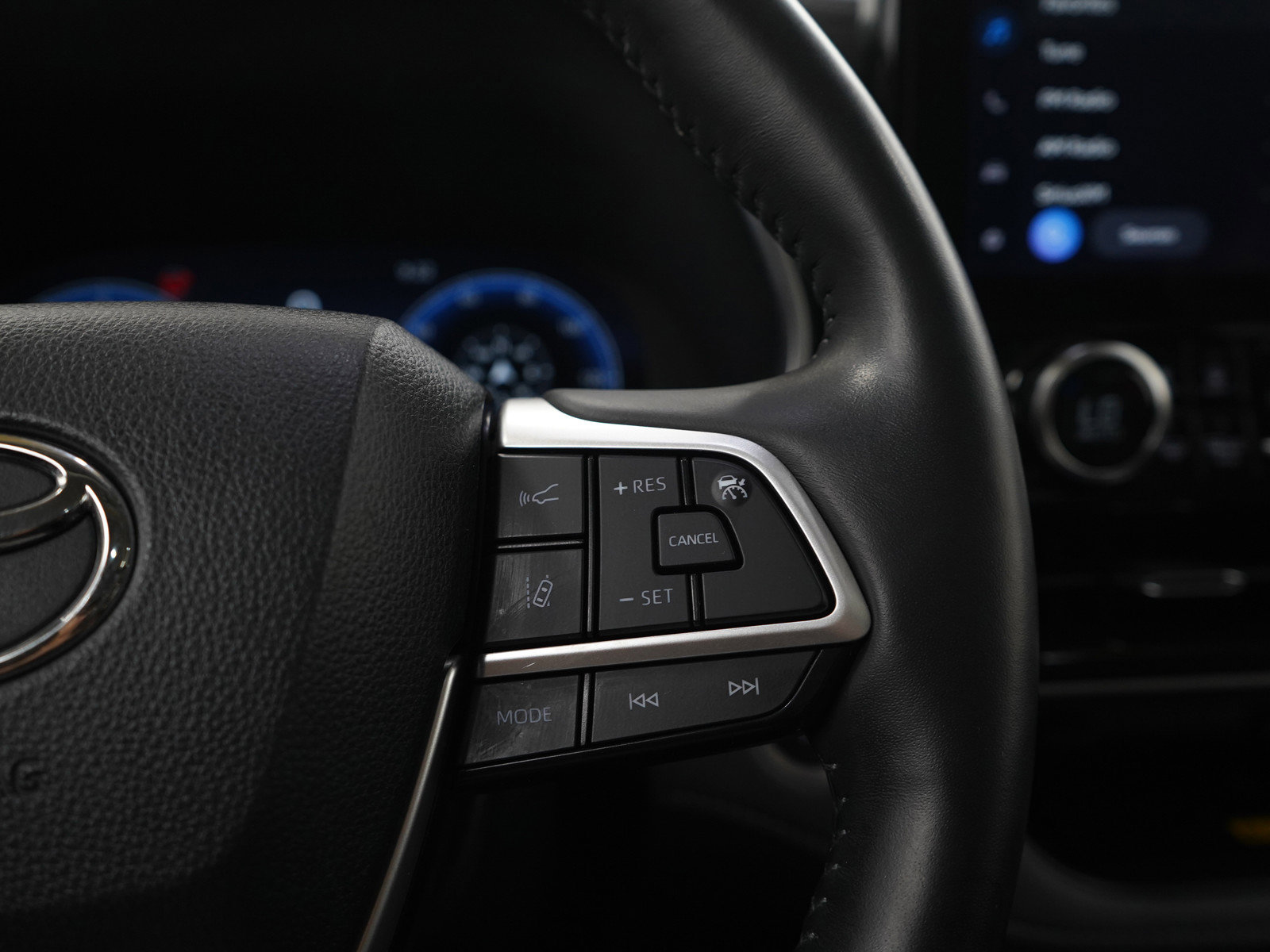 Used 2024 Toyota Highlander Limited AWD/4WD image 27