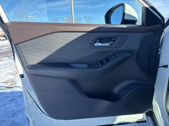 Used 2023 Nissan Rogue SV image 13