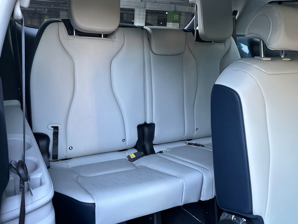 New 2026 Kia Carnival EX FWD image 15