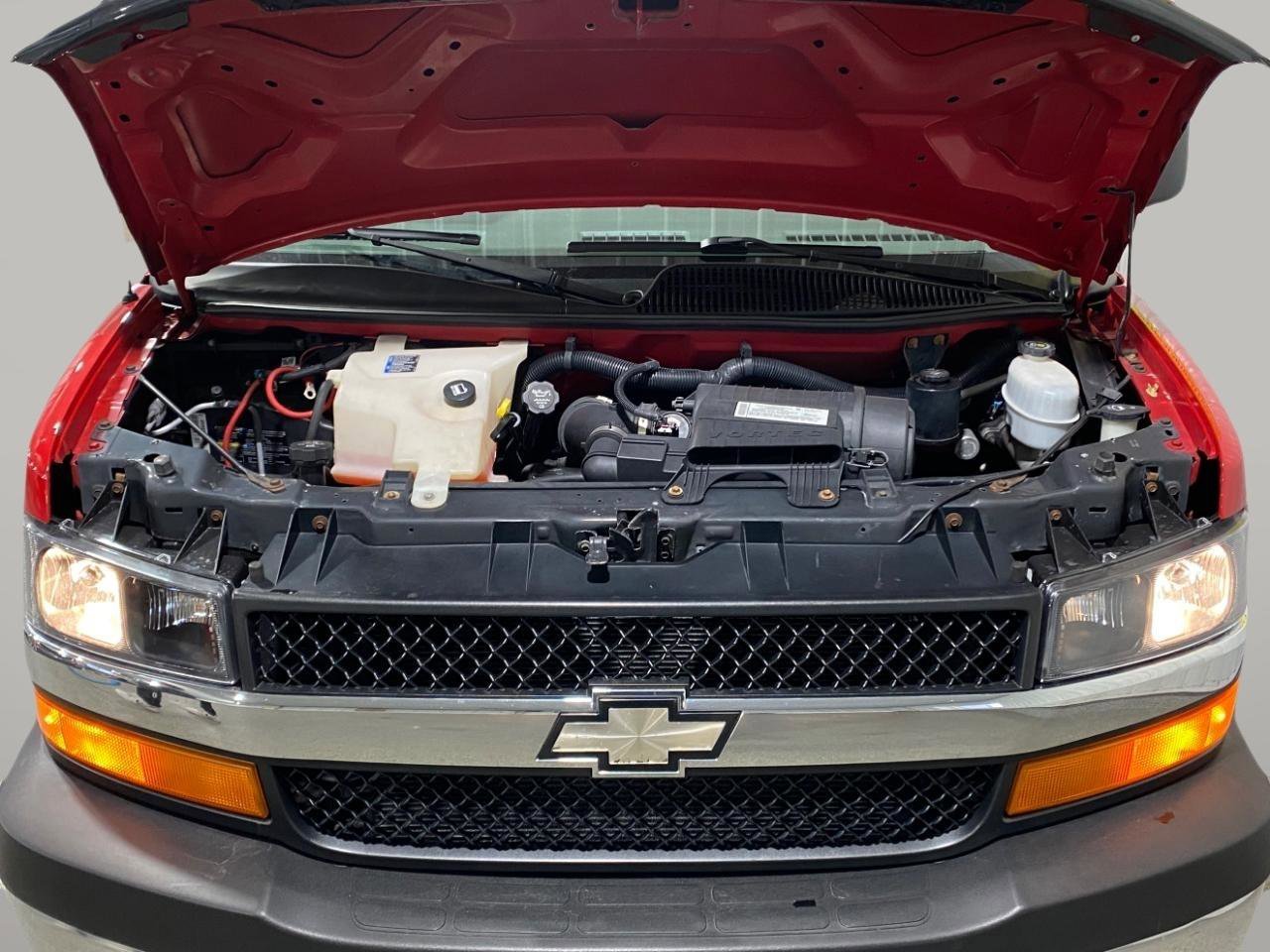 Used 2008 Chevrolet Express 3500 3500 Cargo w/ Chrome Appearance Package image 15