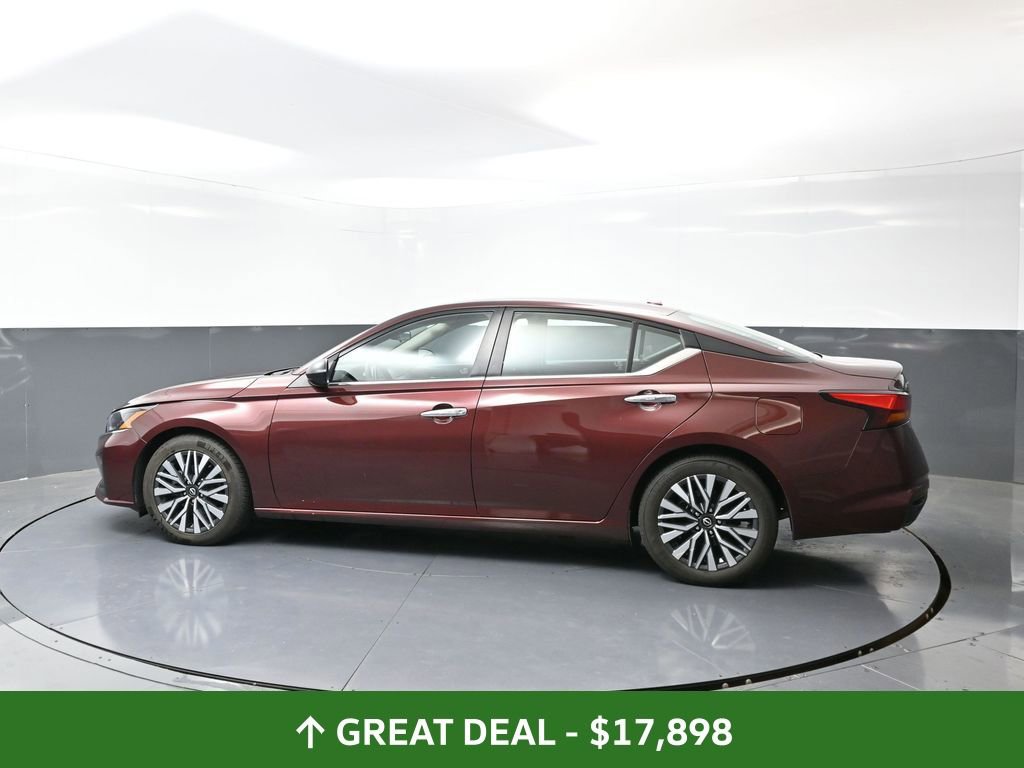 Used 2024 Nissan Altima 2.5 SV image 11