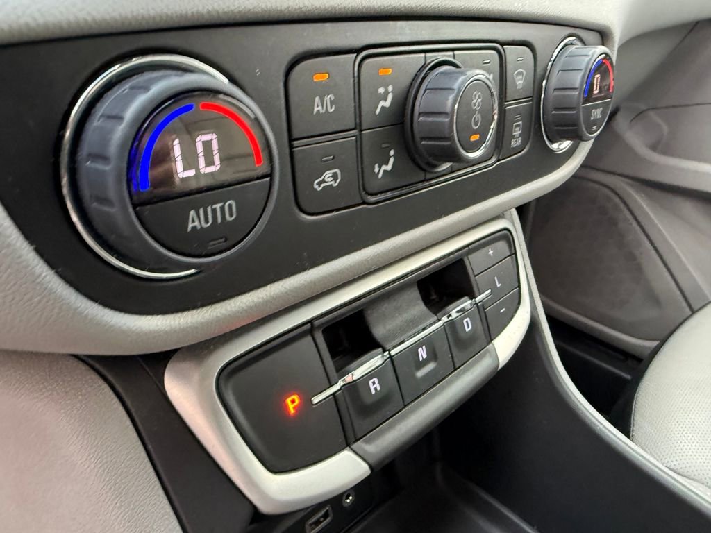 Used 2024 GMC Terrain SLT image 23