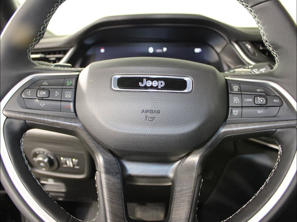 New 2025 Jeep Grand Cherokee Limited w/ Luxury Tech Group II RWD image 22