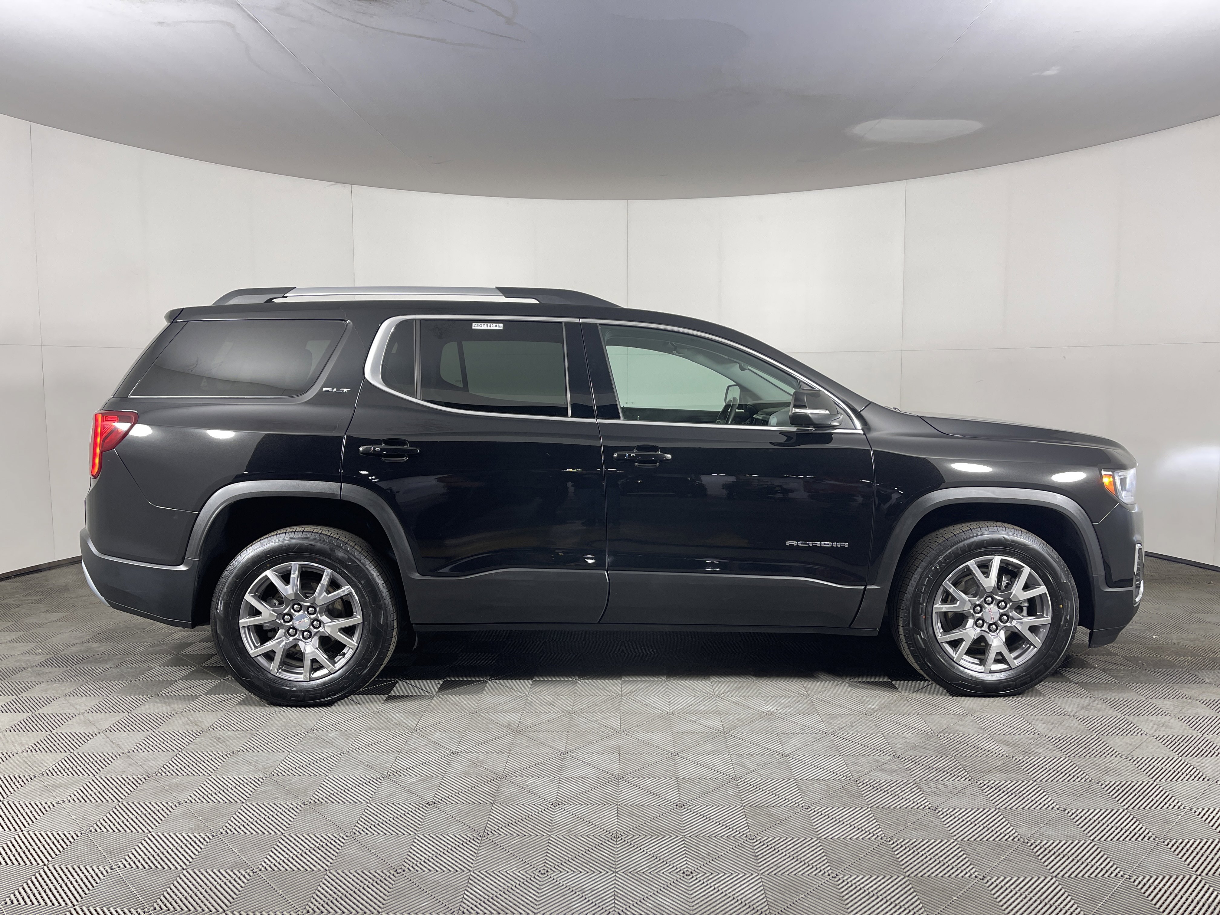 Used 2022 GMC Acadia SLT w/ Technology Package image 5