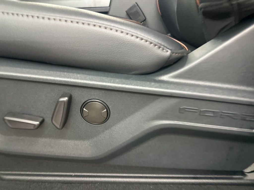 New 2026 Ford F250 Lariat w/ Black Appearance Package image 30