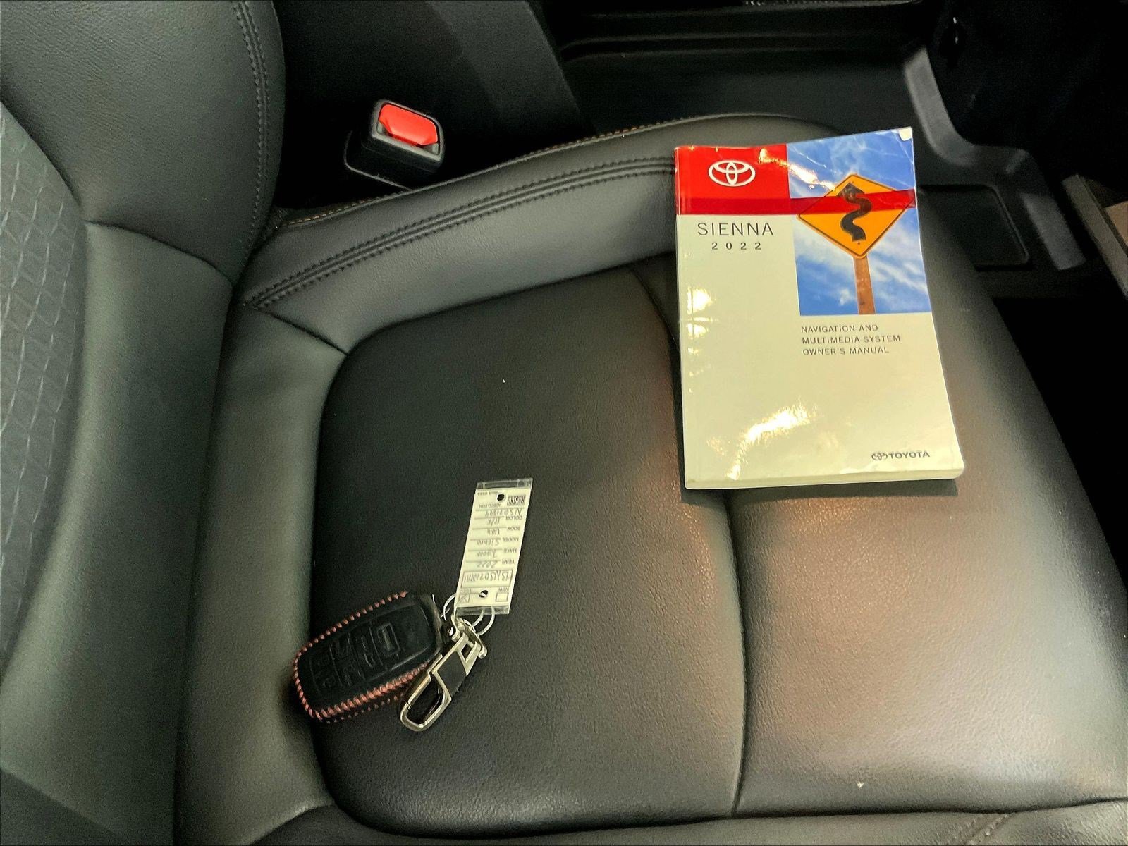 Used 2022 Toyota Sienna XSE w/ XSE Plus Package AWD/4WD image 36