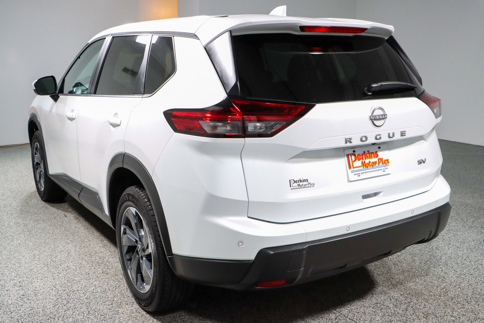 Used 2024 Nissan Rogue SV image 9