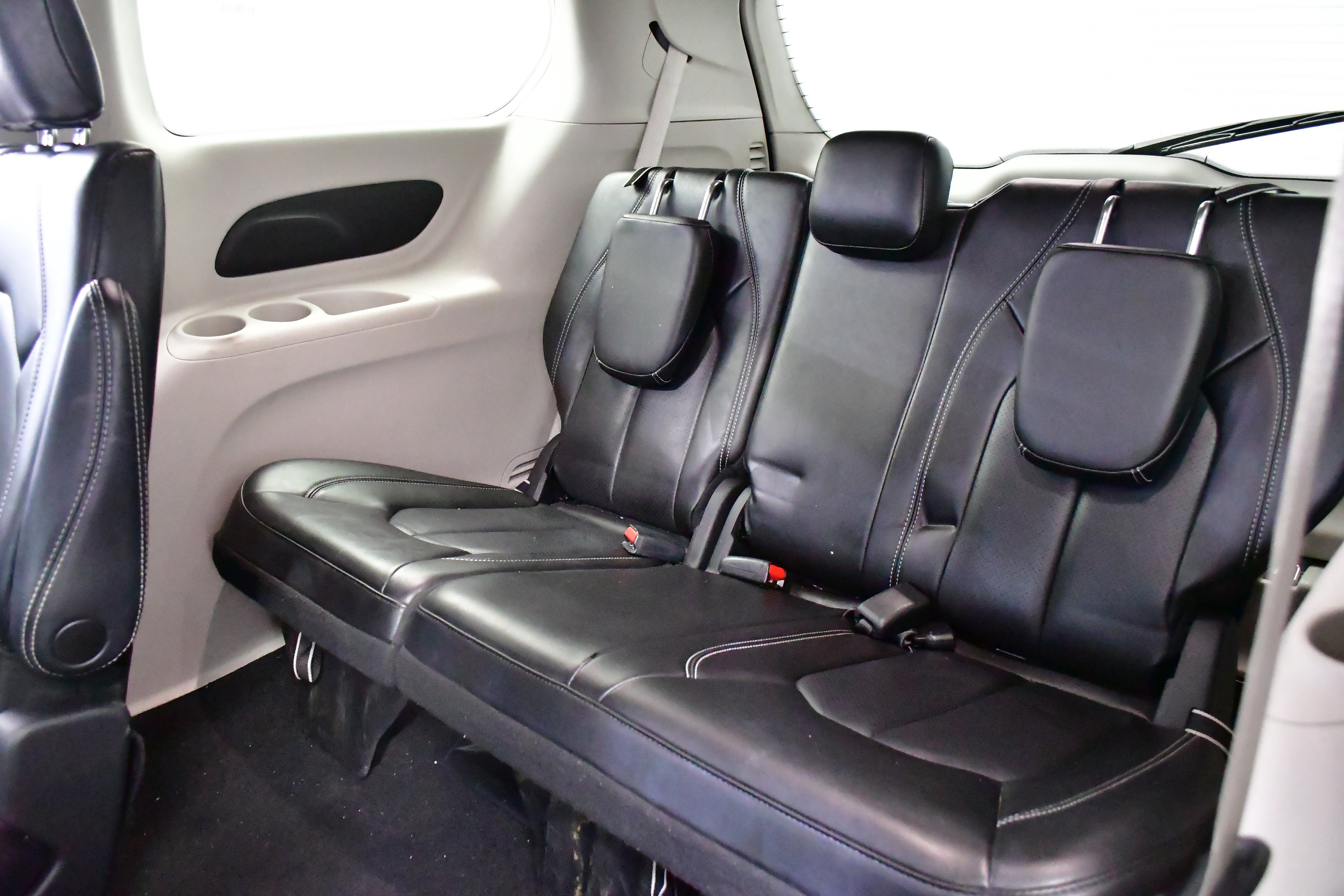 Used 2023 Chrysler Pacifica Touring-L FWD image 12