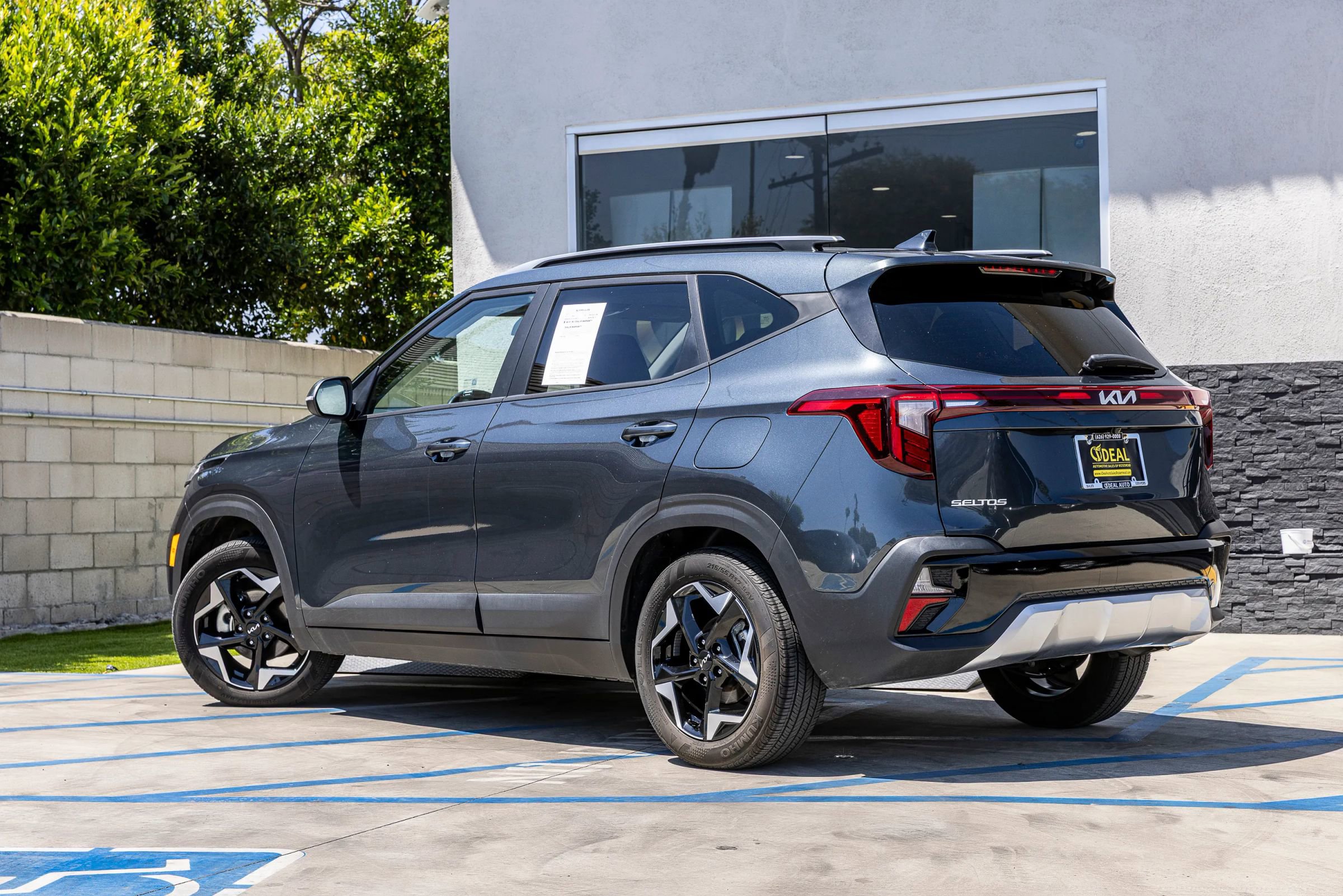 Used 2025 Kia Seltos S FWD image 11
