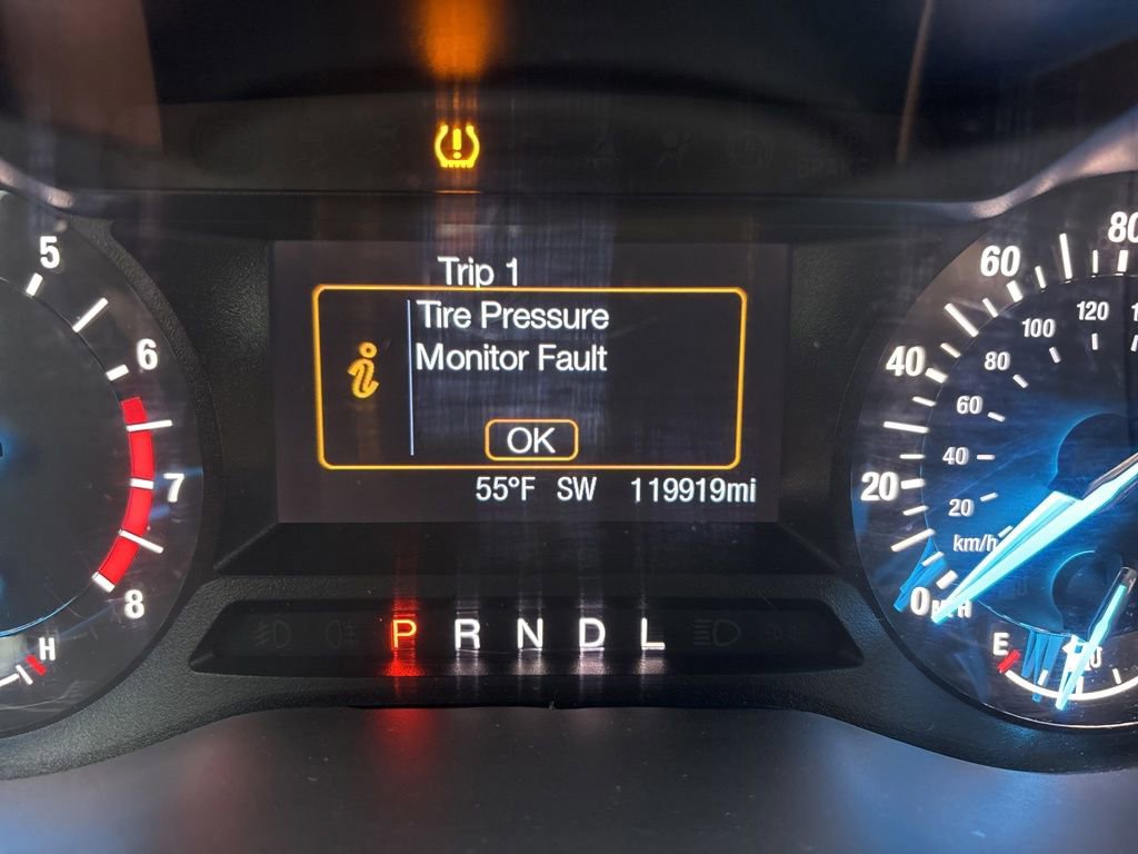 Used 2017 Ford Fusion SE w/ Equipment Group 201A FWD image 27