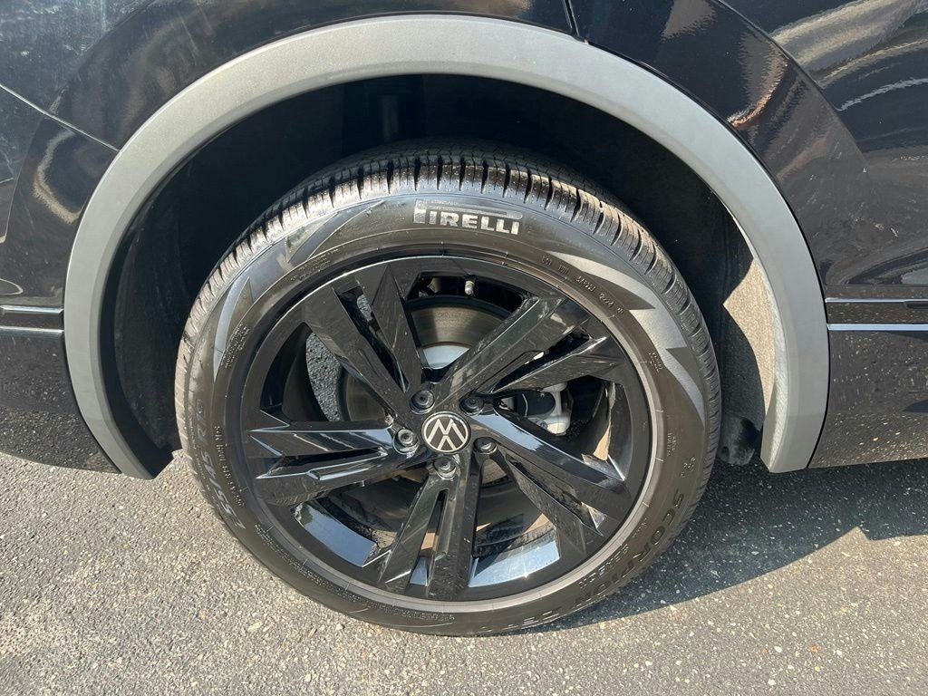 Certified 2024 Volkswagen Tiguan SE R-Line AWD/4WD image 34