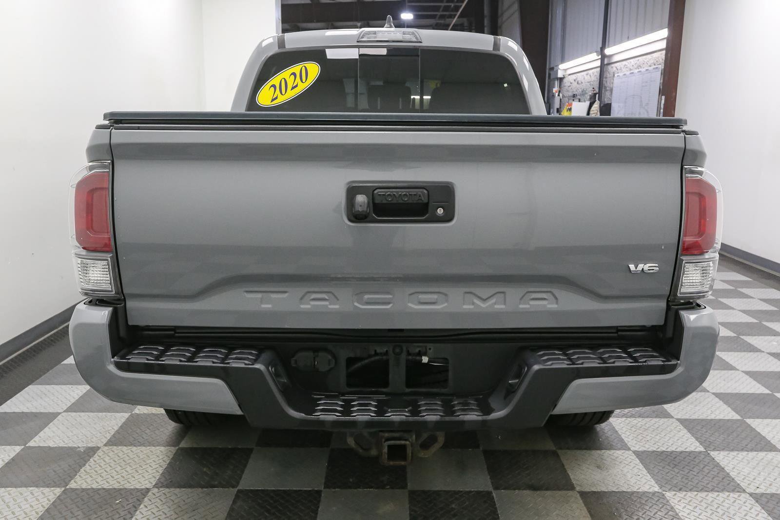 Used 2020 Toyota Tacoma TRD Sport image 11