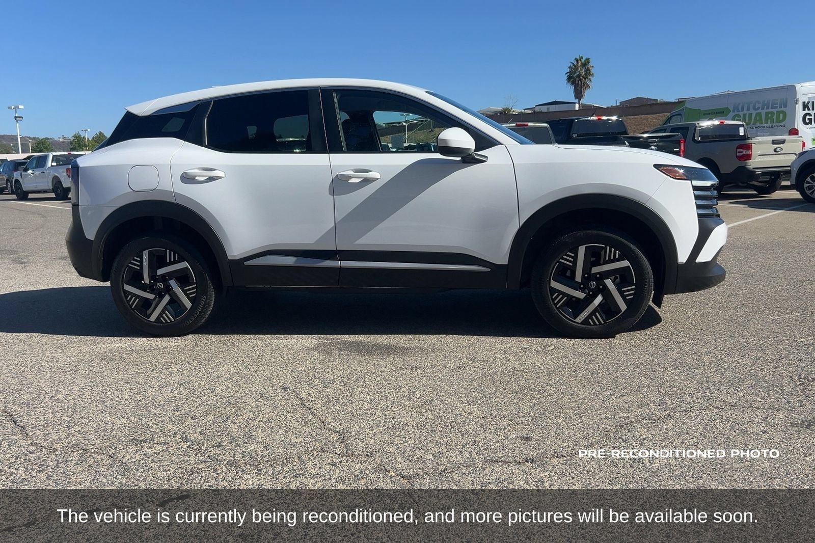 Used 2025 Nissan Kicks SV FWD image 4