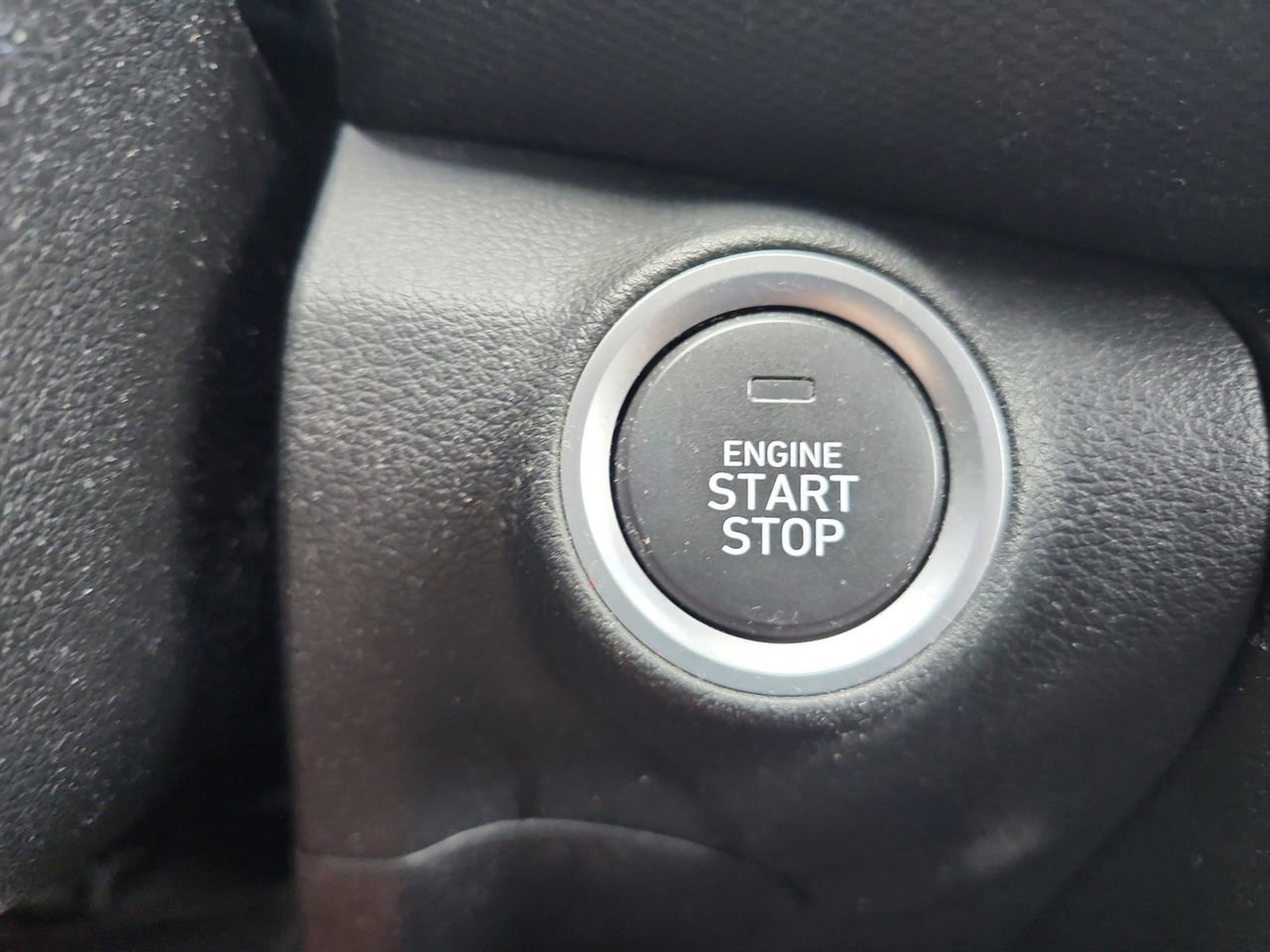 Certified 2022 Hyundai Kona Limited FWD image 26