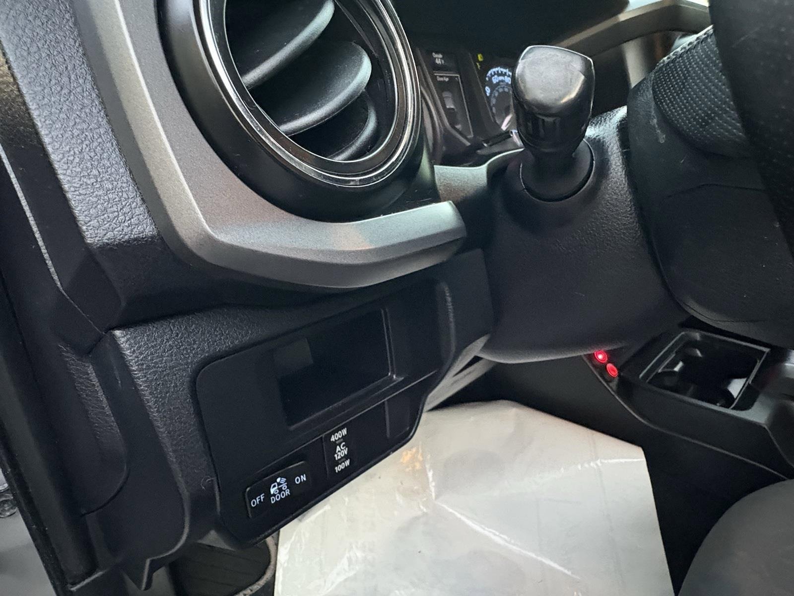 Used 2016 Toyota Tacoma TRD Sport image 19