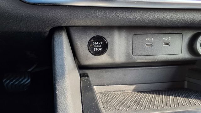 Used 2025 Nissan Rogue SV image 28