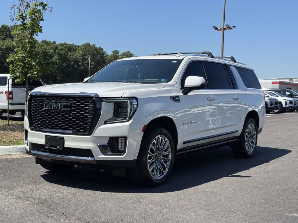 Used 2023 GMC Yukon XL Denali Ultimate AWD/4WD image 26
