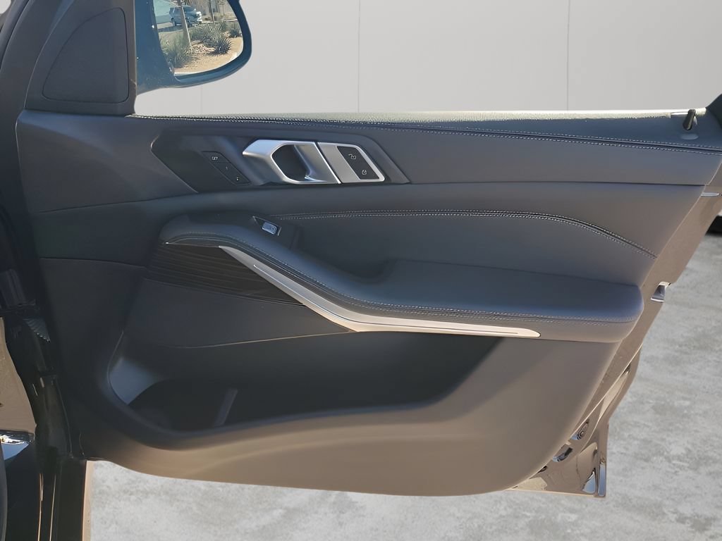 Used 2023 BMW X7 xDrive40i w/ M Sport Package AWD/4WD image 18
