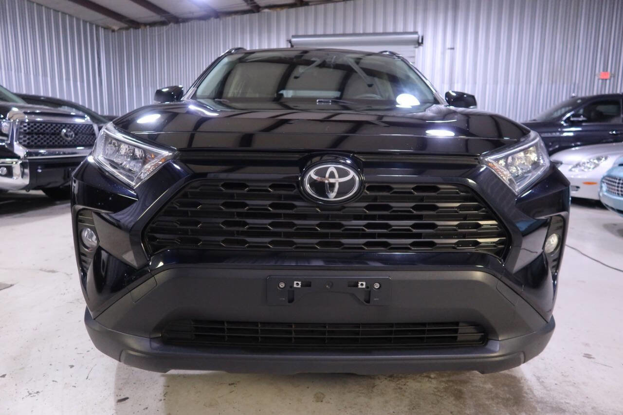 Used 2020 Toyota RAV4 XLE Premium image 8