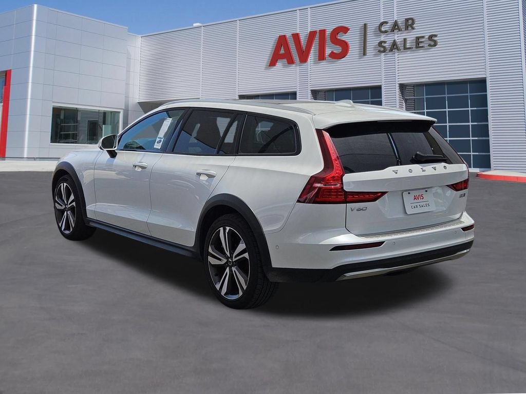 Used 2025 Volvo V60 B5 Cross Country Plus AWD/4WD image 3