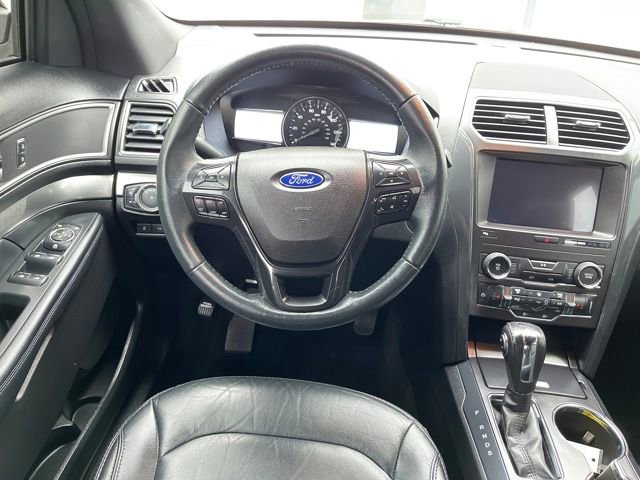 Used 2018 Ford Explorer XLT w/ Equipment Group 202A image 11