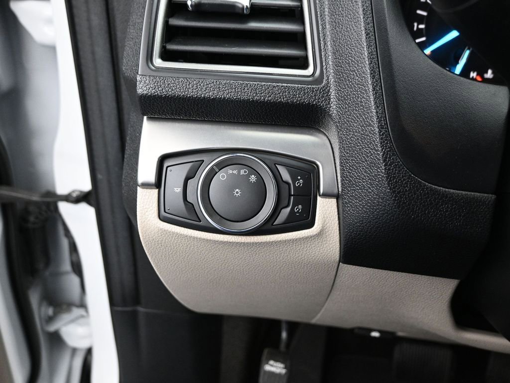 Used 2018 Ford Explorer XLT image 13