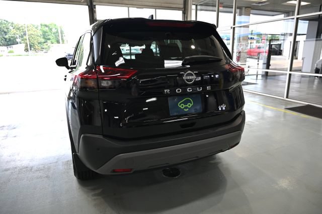 Used 2023 Nissan Rogue S AWD/4WD image 6