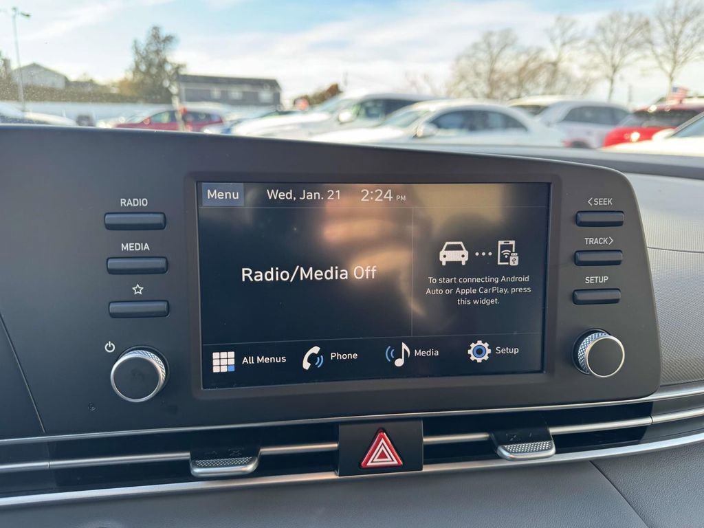 Certified 2025 Hyundai Elantra Sport image 23