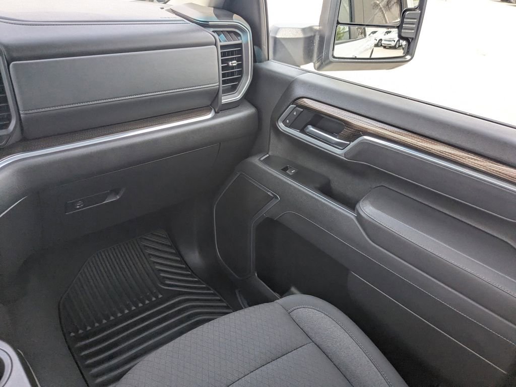 Used 2025 Chevrolet Silverado 2500 LT w/ Convenience Package image 16