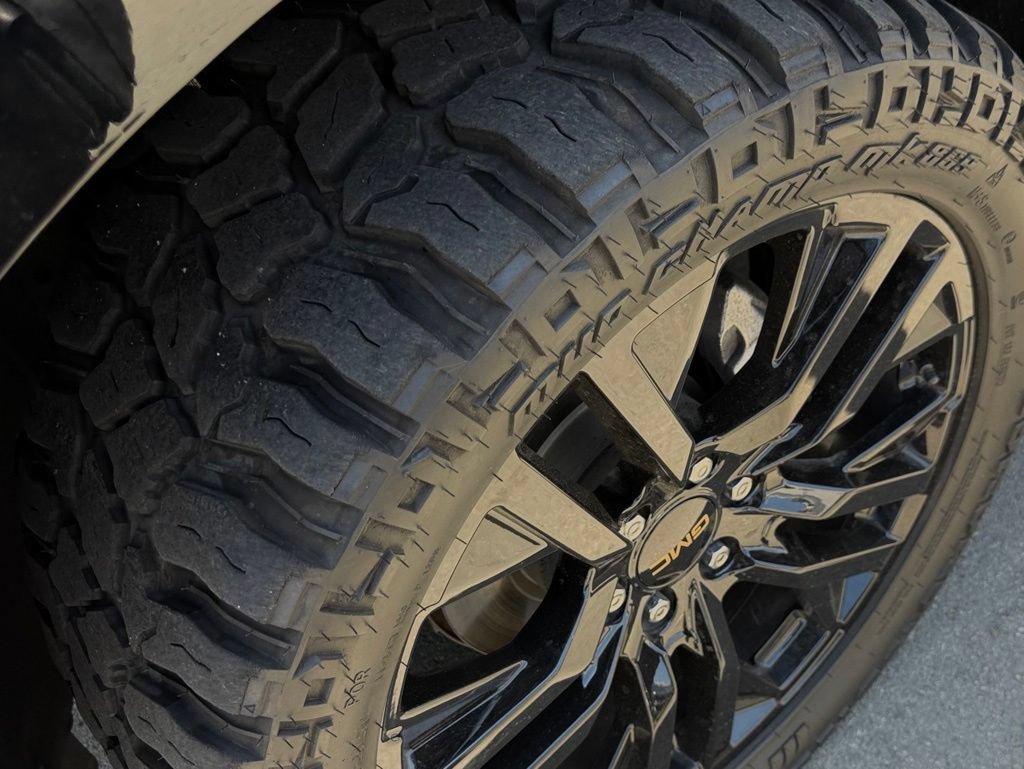 Used 2024 GMC Yukon Denali AWD/4WD image 14