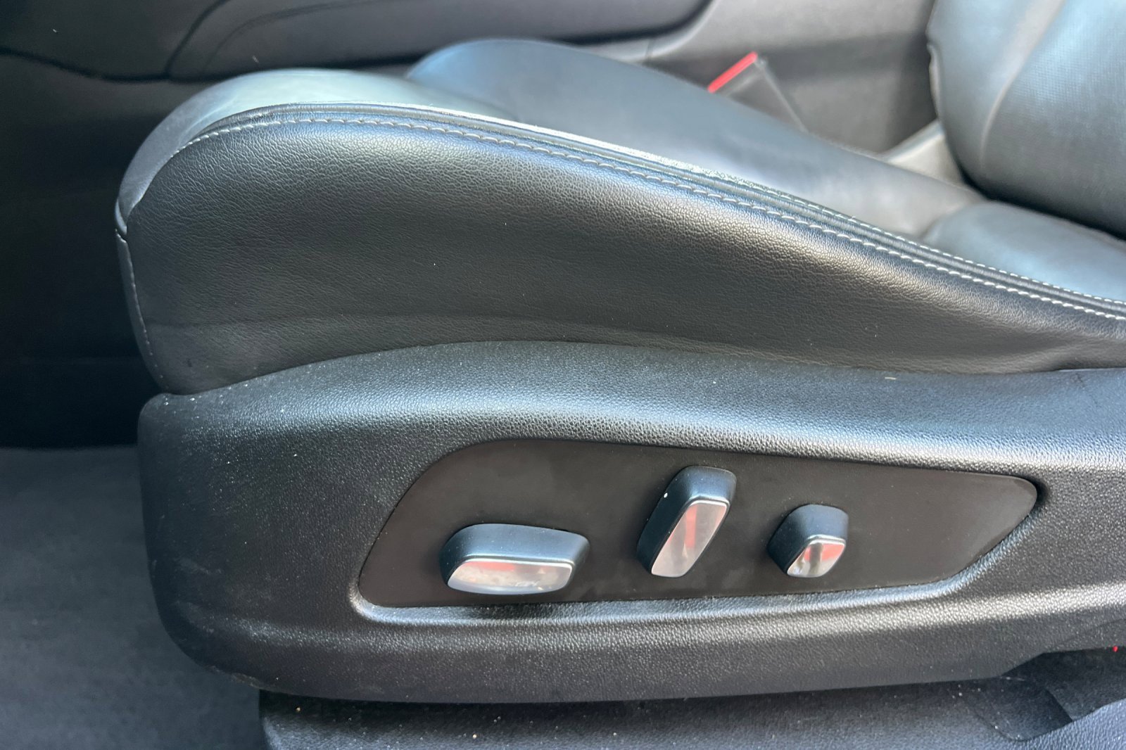 Used 2023 Cadillac XT6 Premium Luxury image 13