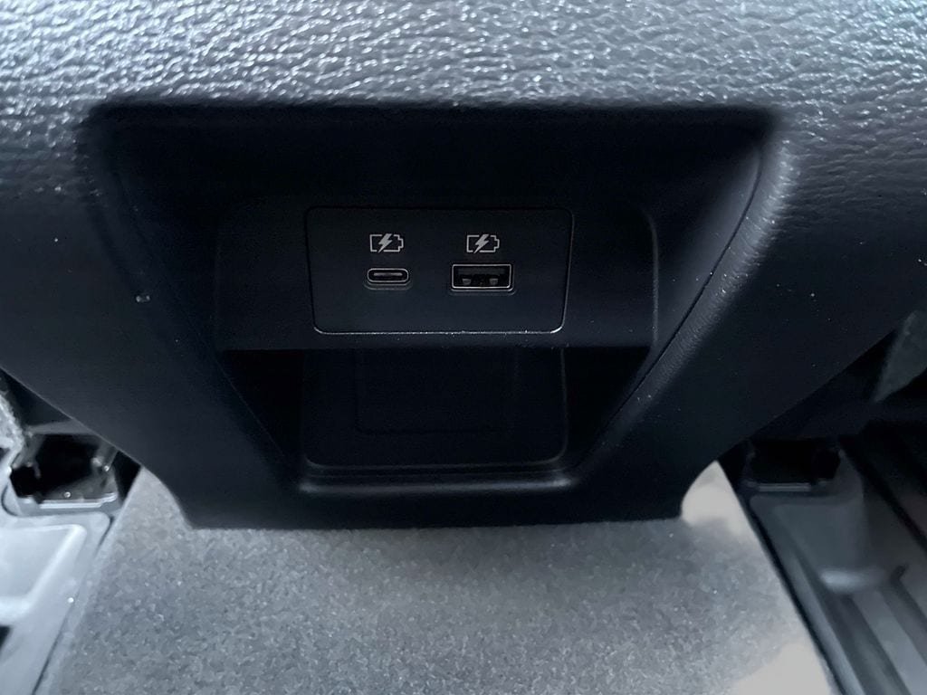 Used 2024 Mitsubishi Outlander SE Black Edition AWD/4WD image 17