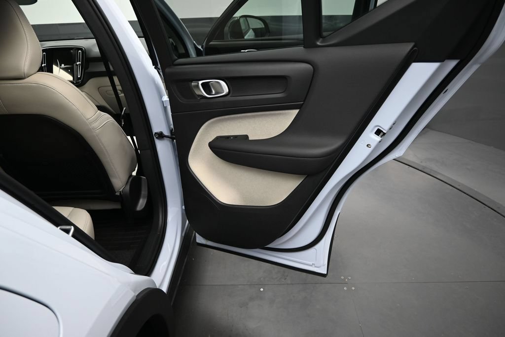 New 2026 Volvo XC40 B5 Plus w/ Protection Package Premier AWD/4WD image 16