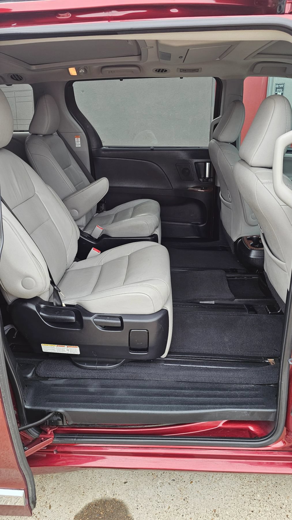 Used 2015 Toyota Sienna Limited Premium FWD image 7