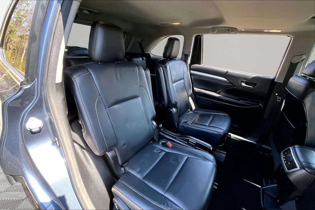 Used 2017 Toyota Highlander XLE image 17