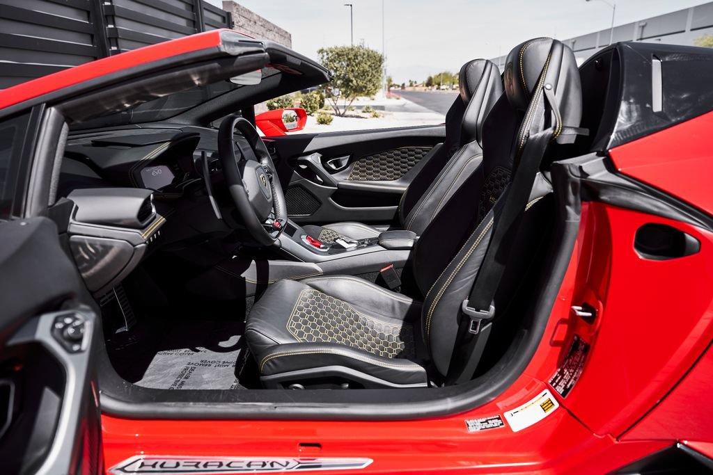 Used 2023 Lamborghini Huracan EVO RWD image 31