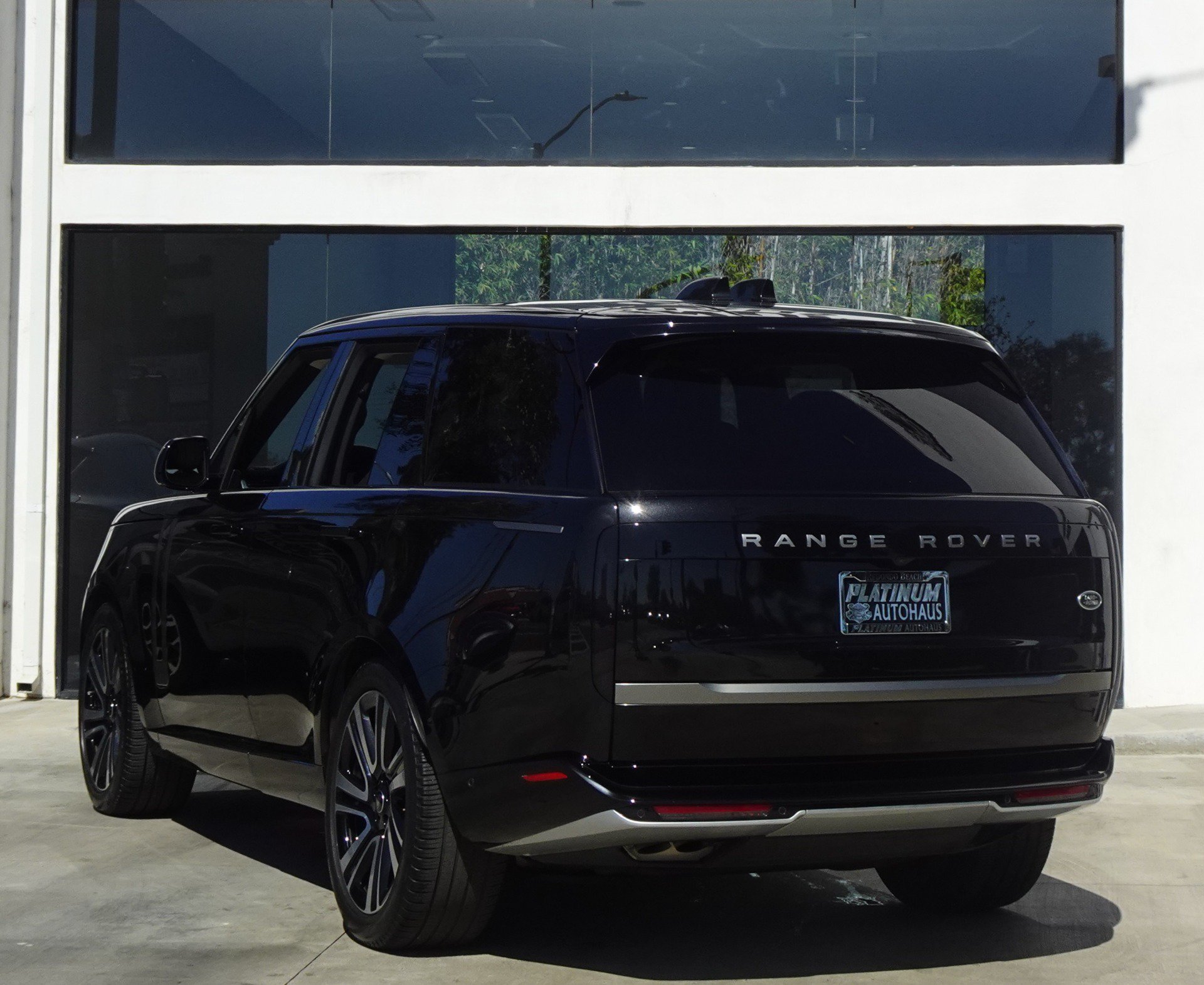 Used 2023 Land Rover Range Rover SE AWD/4WD image 4