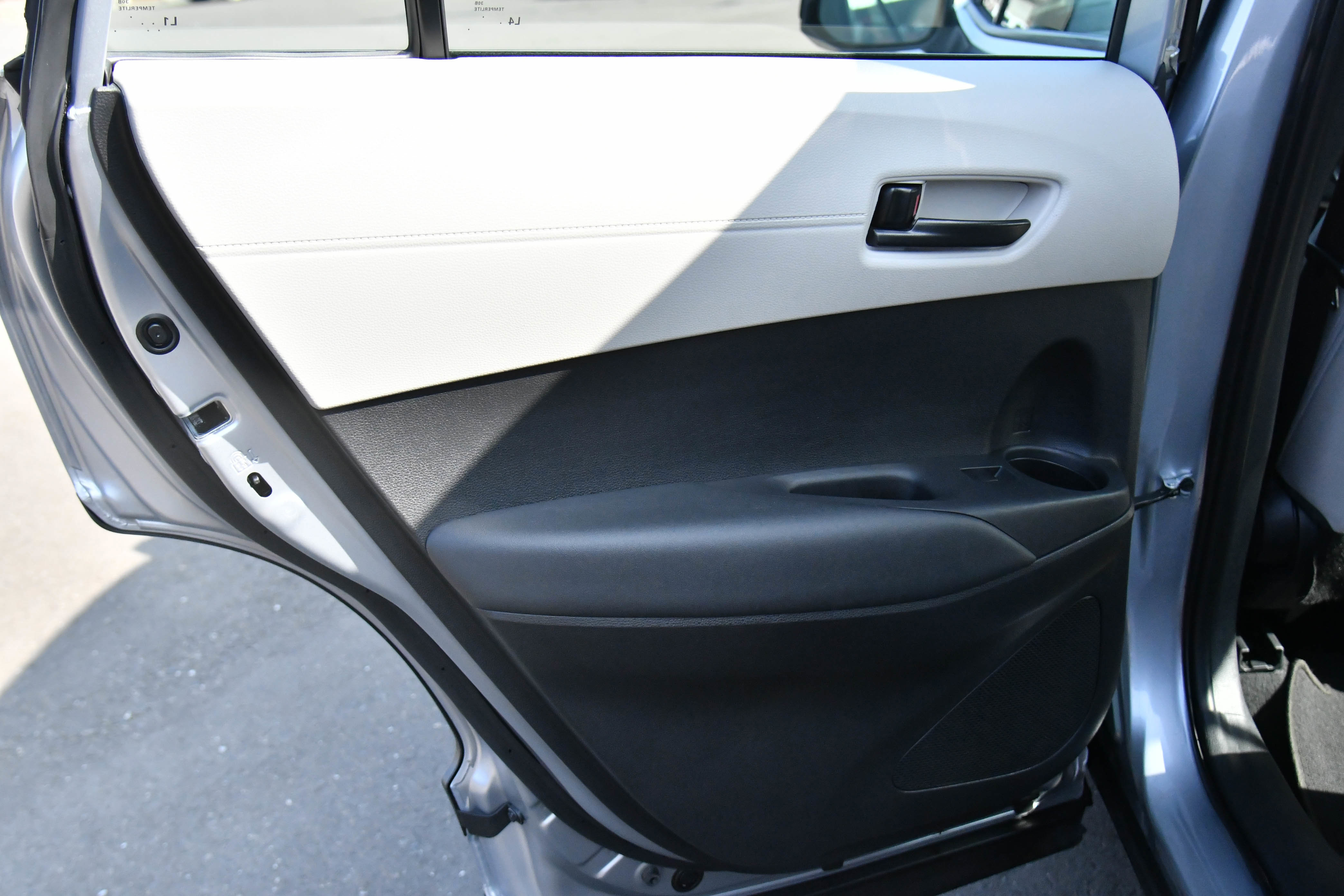 Used 2024 Toyota Corolla Cross L image 33