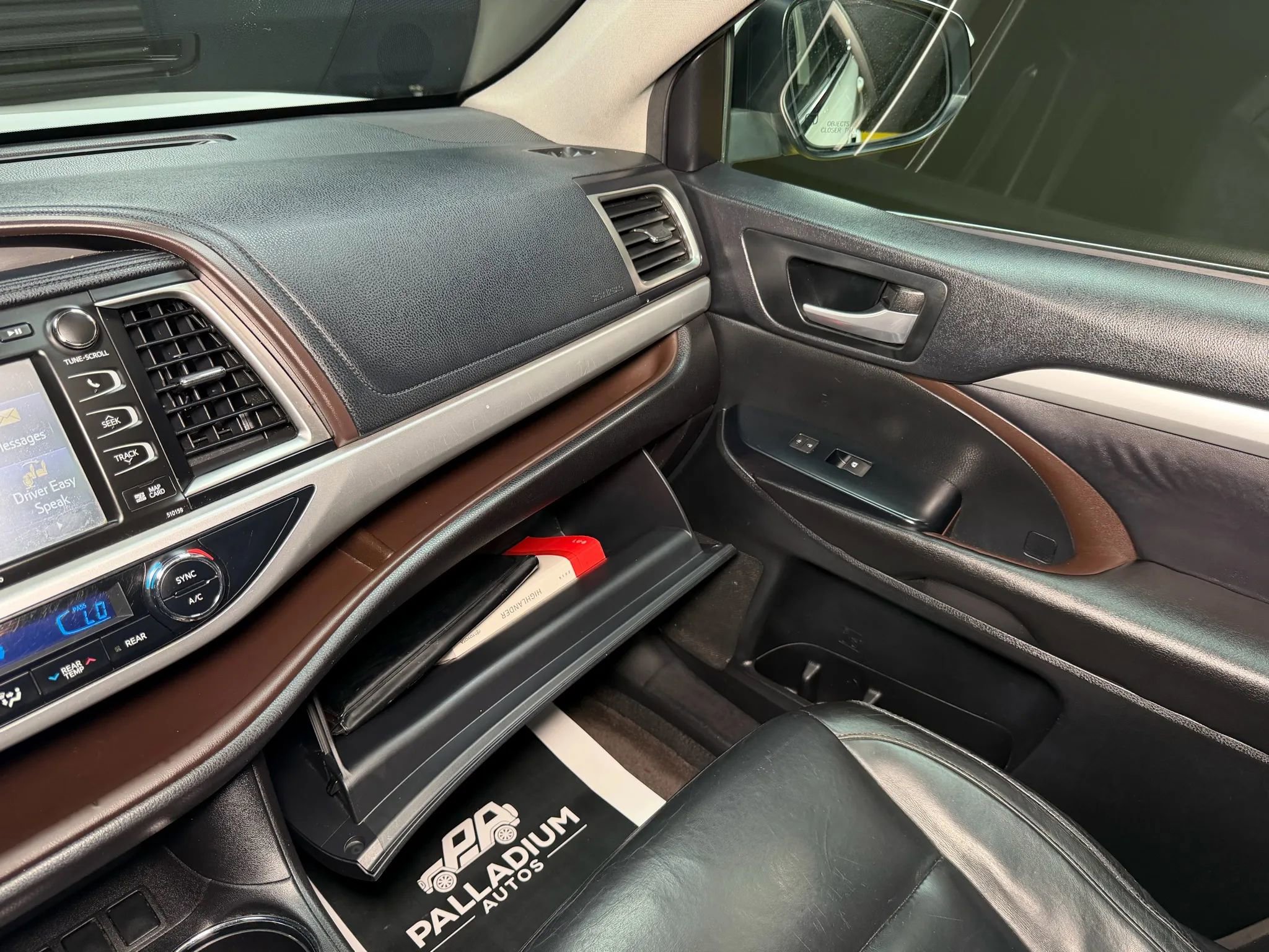 Used 2016 Toyota Highlander XLE w/ Preferred Accessory Package FWD image 48