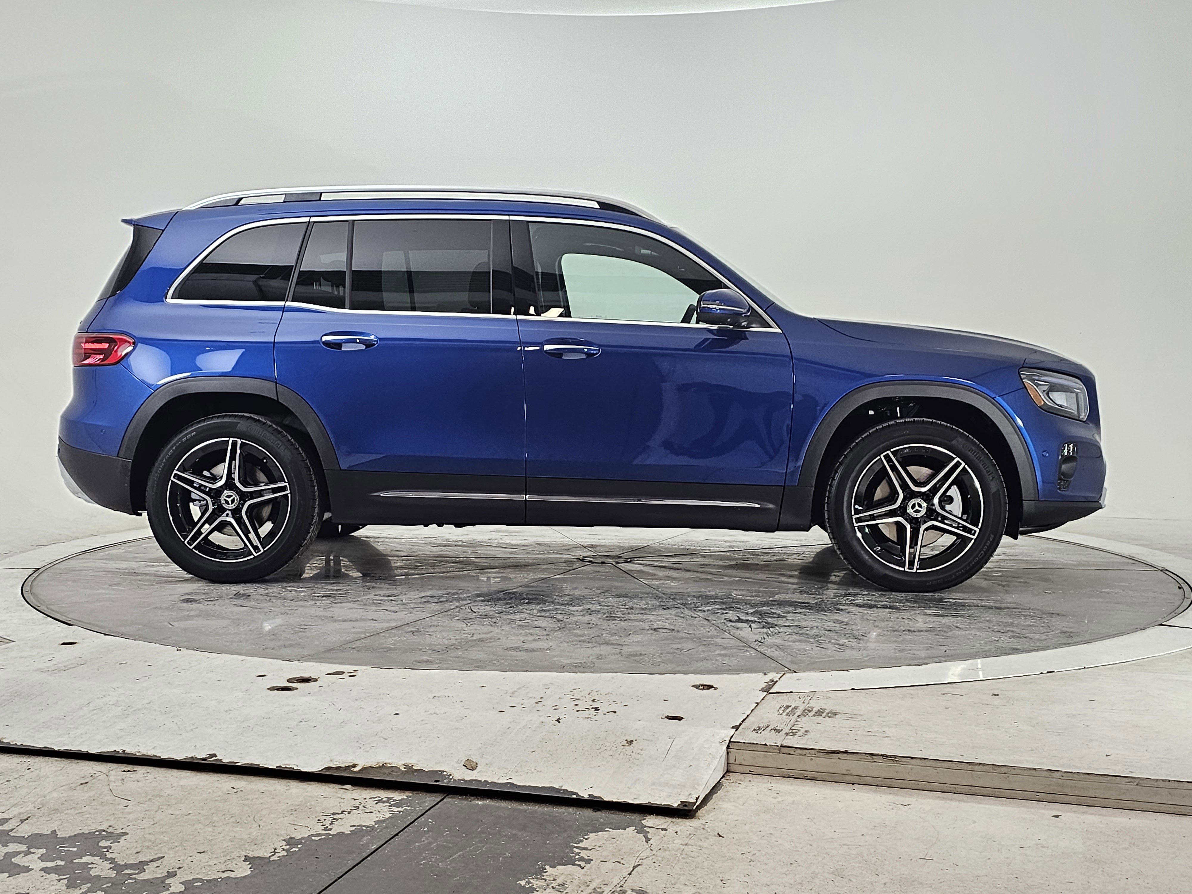 New 2026 Mercedes-Benz GLB 250 4MATIC image 2