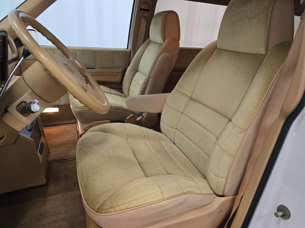 Used 1990 Dodge Grand Caravan LE image 87
