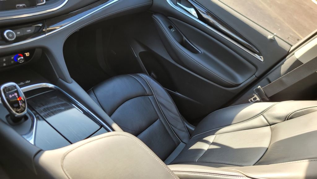 Used 2019 Buick Enclave Avenir w/ Avenir Technology Package image 23