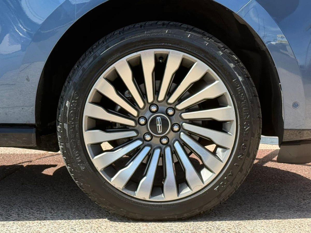 Used 2020 Lincoln Navigator Reserve w/ Luxury Package AWD/4WD image 25